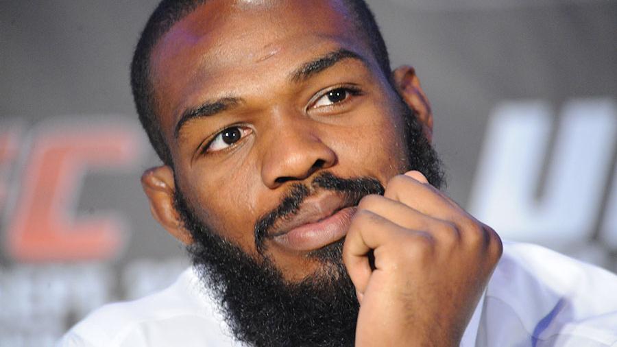 Лучший боец UFC Джонс отказался от титула чемпиона в полутяжелом весе