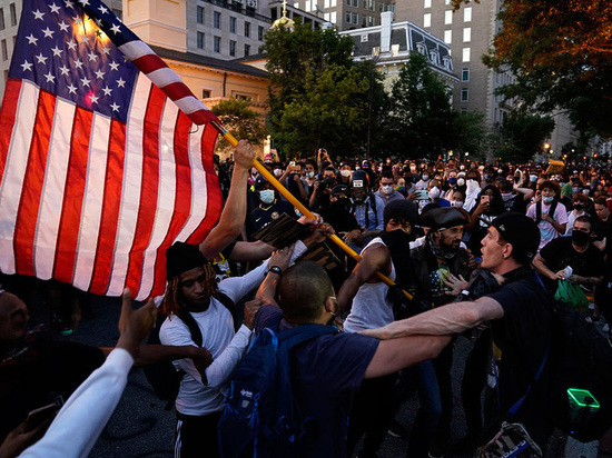 В США нашли «русский след» в организации охвативших страну беспорядков