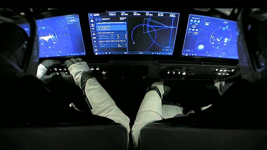 Экипаж МКС установил контакт с астронавтами из Crew Dragon