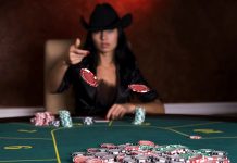 Как играть в покер с двумя дамами в стартовой руке в покерок?