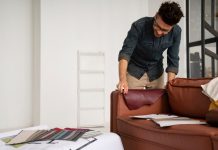 Перетяжка дивана на дому: как это правильно сделать?