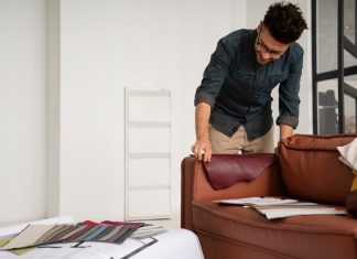 Перетяжка дивана на дому: как это правильно сделать?