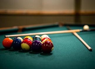 Покупка бильярдных товаров: какие особенности
