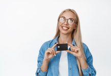 Деньги в долг на карту: какие особенности и преимущества?