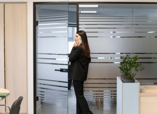 Алюминиевые офисные перегородки: особенности и преимущества