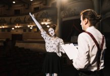 Спектакли невидимки: какие особенности