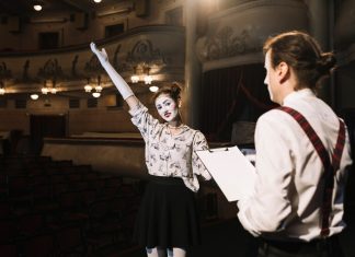 Спектакли невидимки: какие особенности