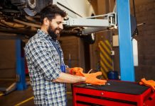 Станок для ремонта грузового автомобиля: какие особенности?