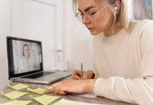 Онлайн-обучение и профессиональная переподготовка в сфере психологии: какие особенности