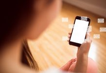 Массовые рассылки: SMS & WhatsApp — какие особенности?