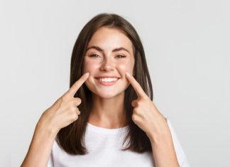 Свищ на десне: что это такое, как выглядит, причины и методы лечения