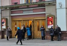 «Приходите пораньше!»: в МАМТ предлагают посетить выставку перед спектаклем