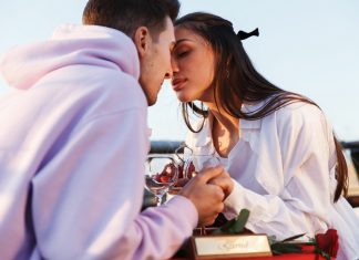 Вечер для двоих: 10 идей, которые сближают