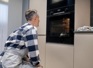 Встроенные Микроволновые Печи: Удобство и Стиль на Вашей Кухне