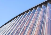 Поликарбонат: Почему стоит его купить и как выбрать лучший вариант