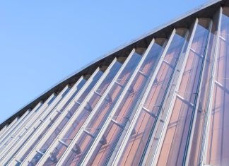 Поликарбонат: Почему стоит его купить и как выбрать лучший вариант