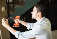 Входные двери с установкой: как выбрать и не ошибиться