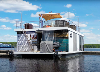 Хаусбот в России: как оформить плавучий дом и не нарушить закон