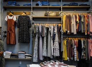 Металлический шкаф: надежный помощник в организации пространства