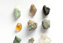 Искусственный камень, малахит и Премиум камень: что выбрать и почему