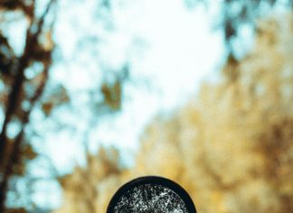 Настольная лупа — удобный помощник для точной работы