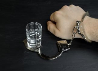 Принудительное лечение алкоголизма: правда и мифы