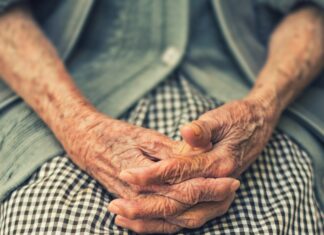 Дома престарелых для людей с деменцией: гавань спокойствия в шторм забывчивости