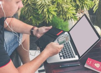 Сервис массовых выплат: как упростить жизнь бизнесу и не потерять голову