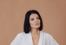 Лёгкость с характером: блуза с объёмными рукавами для повседневного шика