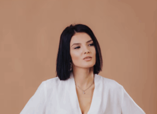 Лёгкость с характером: блуза с объёмными рукавами для повседневного шика